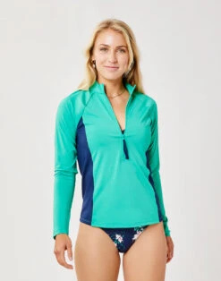 Montara Rashguard: Fern W. Navy